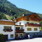 Appartamento In With Mountain Views